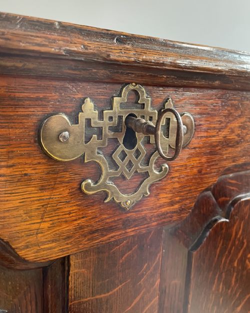 ANTIQUE OAK MULE CHEST - ADDITIONAL PHOTO 9