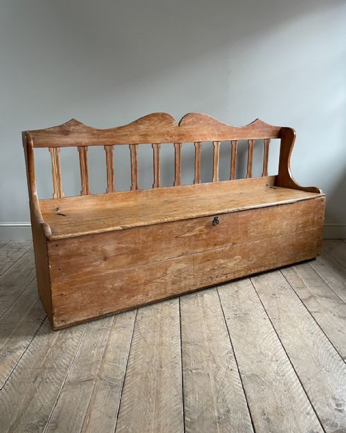 nineteenth century continental pine settle - CATEGORY: ANTIQUE FURNITURE - DATED 19TH CENTURY