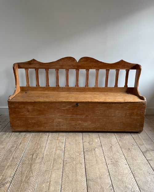 NINETEENTH CENTURY CONTINENTAL PINE SETTLE - ADDITIONAL PHOTO 1