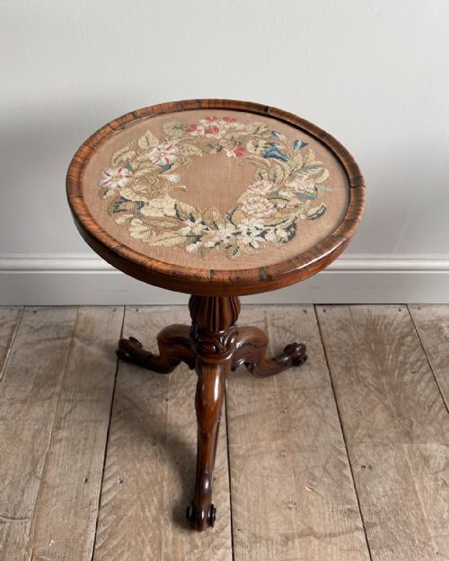 CHARMING PAIR OF ROUND ROSEWOOD LAMP TABLES - ADDITIONAL PHOTO 3