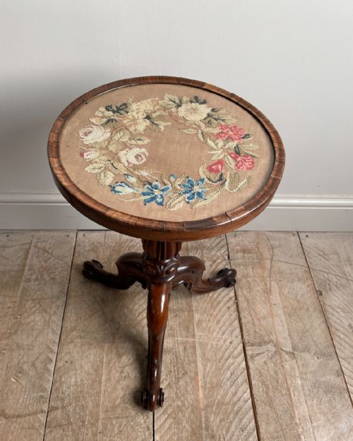 CHARMING PAIR OF ROUND ROSEWOOD LAMP TABLES - ADDITIONAL PHOTO 6