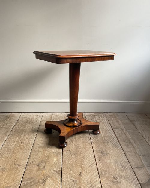 fine quality rosewood lamp table - CATEGORY: ANTIQUE TABLES - DATED 19TH CENTURY