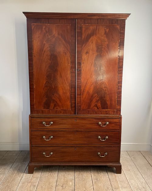 fine georgian mahogany linen pres - CATEGORY: ANTIQUE CUPBOARDS - DATED GEORGIAN