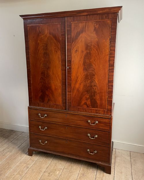 FINE GEORGIAN MAHOGANY LINEN PRES - ADDITIONAL PHOTO 1