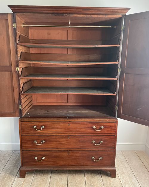FINE GEORGIAN MAHOGANY LINEN PRES - ADDITIONAL PHOTO 2