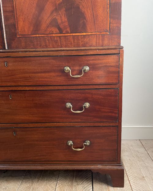 FINE GEORGIAN MAHOGANY LINEN PRES - ADDITIONAL PHOTO 4