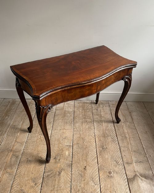 EXCEPTIONALLY FINE MAHOGANY SERPENTINE CARD TABLE - ADDITIONAL PHOTO 1