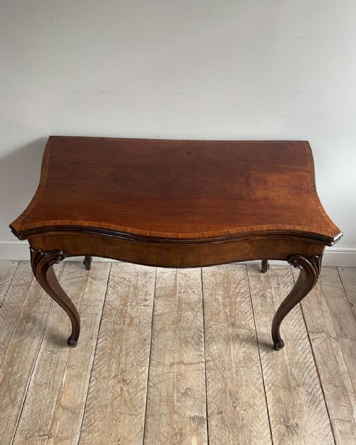 EXCEPTIONALLY FINE MAHOGANY SERPENTINE CARD TABLE - ADDITIONAL PHOTO 3