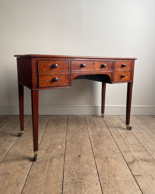 19th century mahogany dressing table - CATEGORY: ANTIQUE DRESSING TABLES - DATED 19TH CENTURY