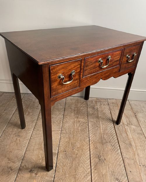 GEORGIAN MAHOGANY LOWBOY - ADDITIONAL PHOTO 1