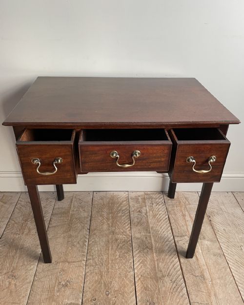 GEORGIAN MAHOGANY LOWBOY - ADDITIONAL PHOTO 4