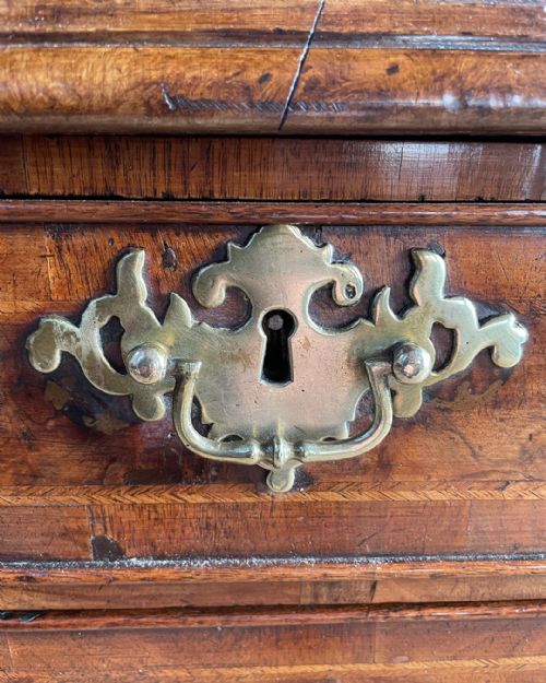 SUPERB EARLY GEORGIAN WALNUT BUREAU - ADDITIONAL PHOTO 8