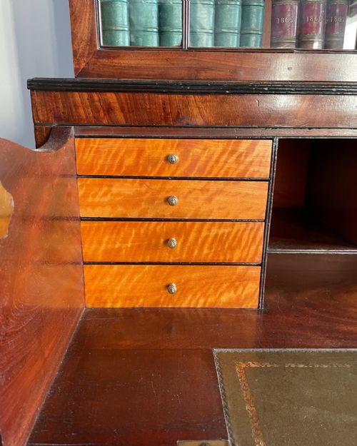 FINE GEORGIAN MAHOGANY SECRETAIRE BOOKCASE - ADDITIONAL PHOTO 4