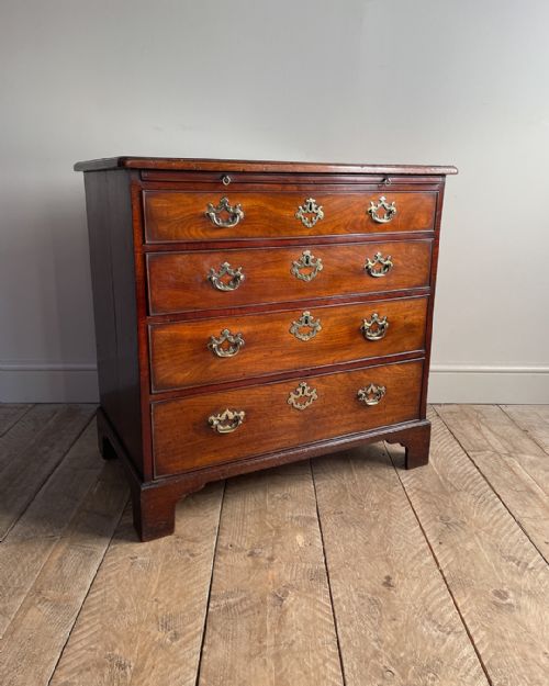 small georgian mahogany chest of drawers - CATEGORY: ANTIQUE CHEST OF DRAWERS - DATED GEORGIAN