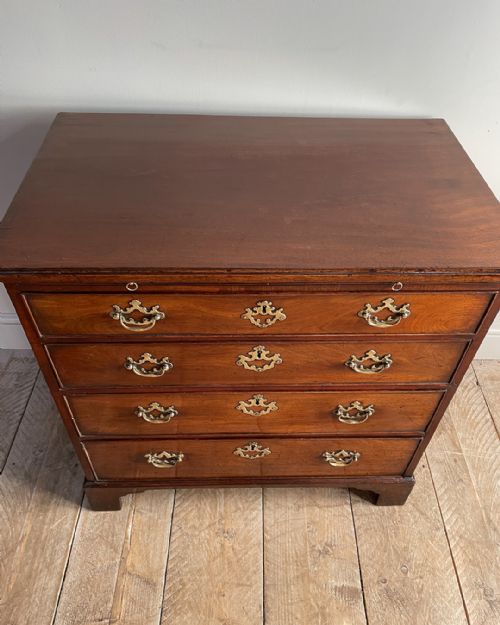 SMALL GEORGIAN MAHOGANY CHEST OF DRAWERS - ADDITIONAL PHOTO 4
