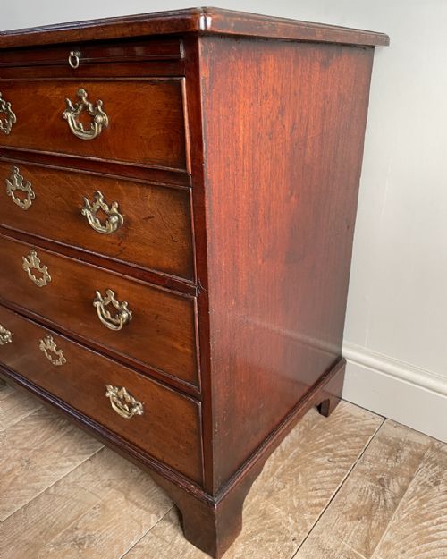 SMALL GEORGIAN MAHOGANY CHEST OF DRAWERS - ADDITIONAL PHOTO 5