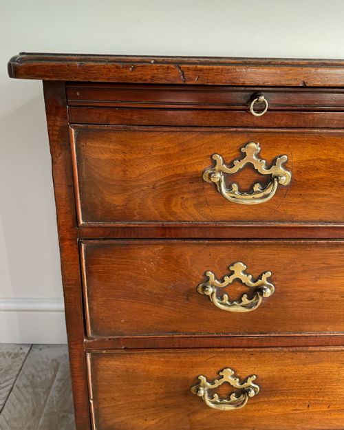 SMALL GEORGIAN MAHOGANY CHEST OF DRAWERS - ADDITIONAL PHOTO 6