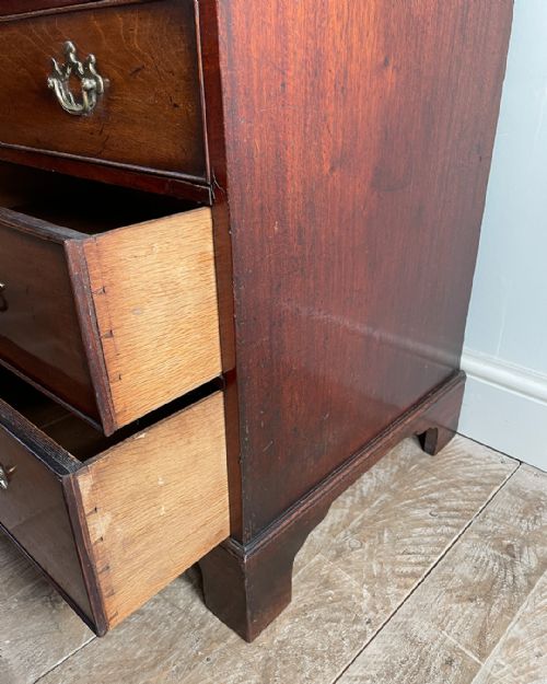 SMALL GEORGIAN MAHOGANY CHEST OF DRAWERS - ADDITIONAL PHOTO 7