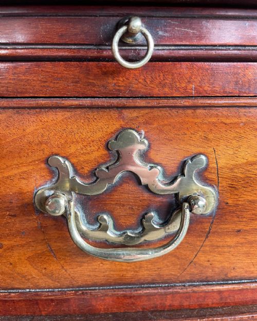 SMALL GEORGIAN MAHOGANY CHEST OF DRAWERS - ADDITIONAL PHOTO 8