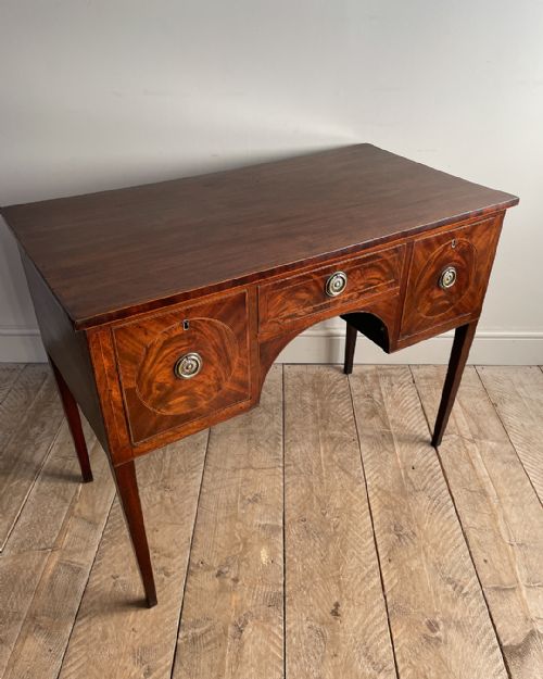 FINE 19TH CENTURY MAHOGANY DRESSING TABLE - ADDITIONAL PHOTO 1