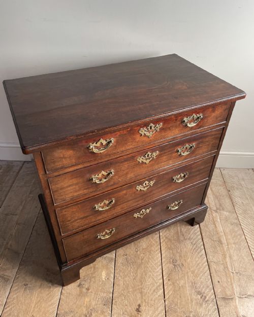 SMALL GEORGIAN MAHOGANY CHEST OF DRAWERS - ADDITIONAL PHOTO 7