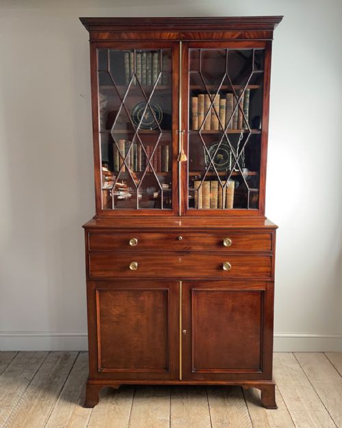 FINE GEORGIAN MAHOGANY SECRETAIRE BOOKCASE - ADDITIONAL PHOTO 1