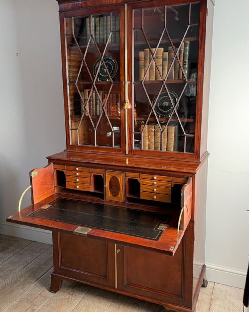 FINE GEORGIAN MAHOGANY SECRETAIRE BOOKCASE - ADDITIONAL PHOTO 3
