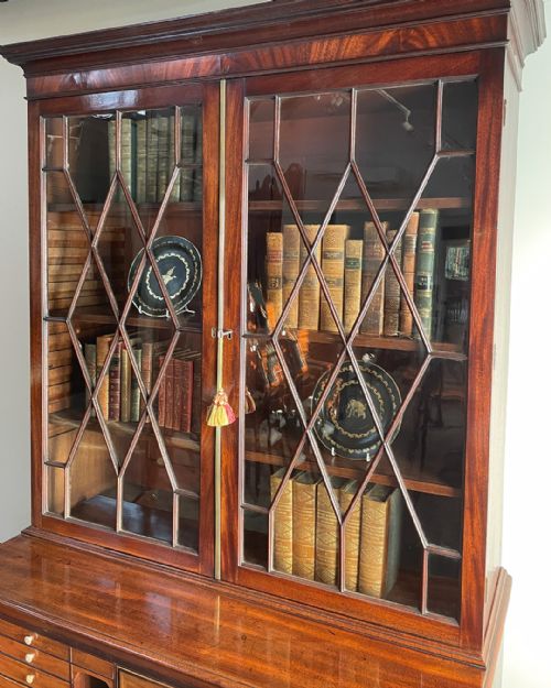FINE GEORGIAN MAHOGANY SECRETAIRE BOOKCASE - ADDITIONAL PHOTO 4