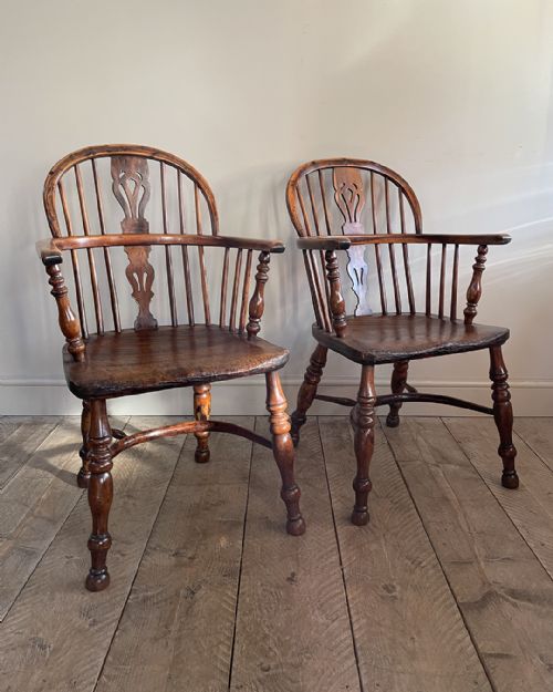 superb pair of yew wood windsor arm chairs - CATEGORY: ANTIQUE CHAIRS - DATED 19TH CENTURY
