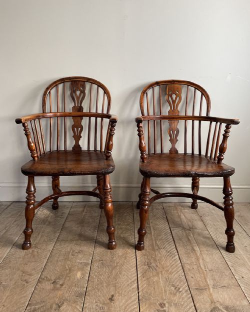 SUPERB PAIR OF YEW WOOD WINDSOR ARM CHAIRS - ADDITIONAL PHOTO 1