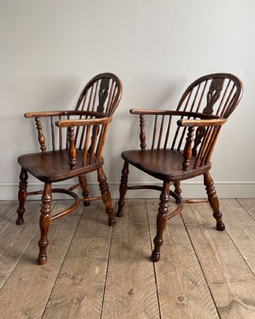SUPERB PAIR OF YEW WOOD WINDSOR ARM CHAIRS - ADDITIONAL PHOTO 3