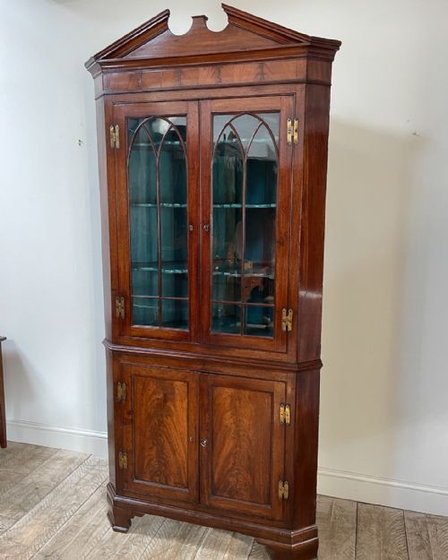 GEORGE III FLOOR STANDING TWO TIER MAHOGANY CORNER CUPBOARD - ADDITIONAL PHOTO 1