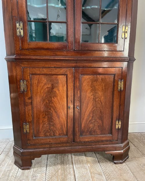 GEORGE III FLOOR STANDING TWO TIER MAHOGANY CORNER CUPBOARD - ADDITIONAL PHOTO 4