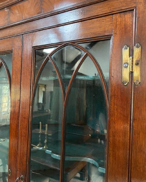 GEORGE III FLOOR STANDING TWO TIER MAHOGANY CORNER CUPBOARD - ADDITIONAL PHOTO 5