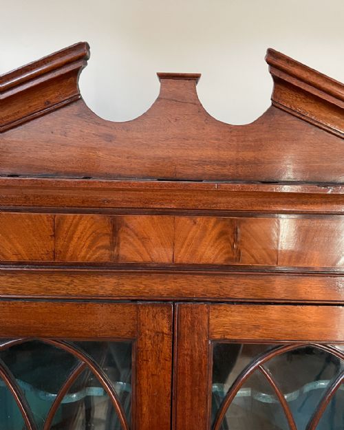 GEORGE III FLOOR STANDING TWO TIER MAHOGANY CORNER CUPBOARD - ADDITIONAL PHOTO 6