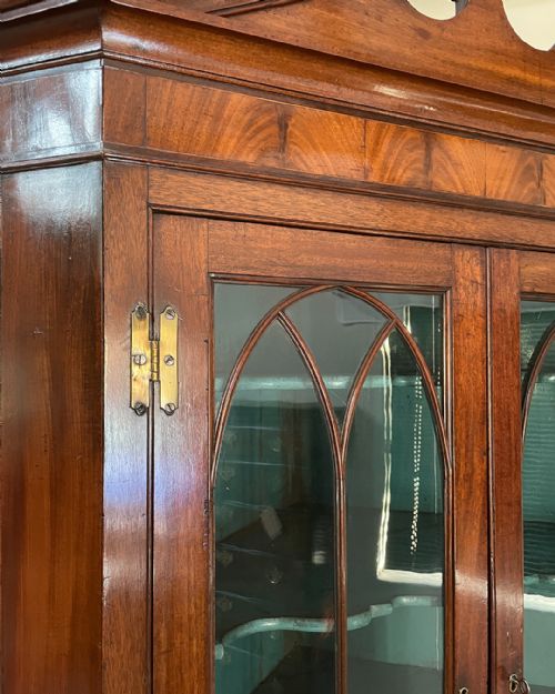 GEORGE III FLOOR STANDING TWO TIER MAHOGANY CORNER CUPBOARD - ADDITIONAL PHOTO 8