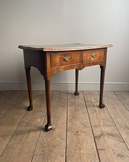 lovely georgian walnut lowboy - CATEGORY: ANTIQUE FURNITURE - DATED 18TH CENTURY