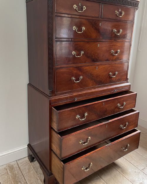 SUPERB GEORGE III MAHOGANY CHEST ON CHEST - ADDITIONAL PHOTO 2