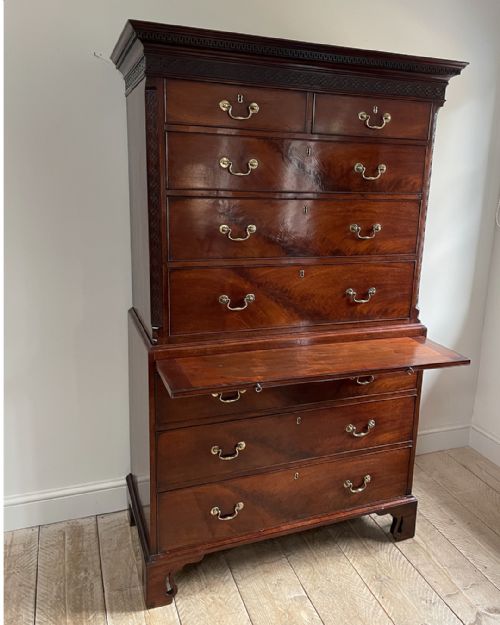 SUPERB GEORGE III MAHOGANY CHEST ON CHEST - ADDITIONAL PHOTO 3