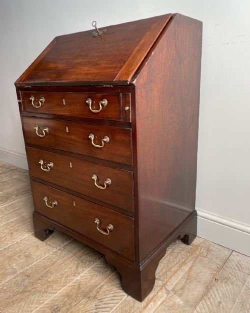 CHARMING SMALL EARLY 19TH CENTURY MAHOGANY BUREAU - ADDITIONAL PHOTO 7