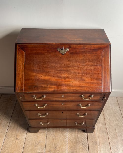 CHARMING SMALL EARLY 19TH CENTURY MAHOGANY BUREAU - ADDITIONAL PHOTO 8