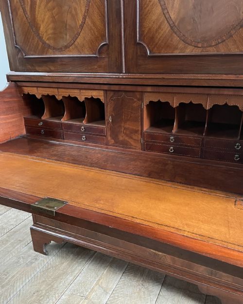 LOVELY GEORGIAN MAHOGANY SECRETAIRE CABINET - ADDITIONAL PHOTO 3