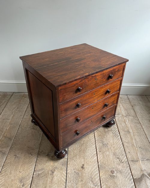 CHARMING SMALL REGENCY ROSEWOOD CHEST OF DRAWERS - ADDITIONAL PHOTO 1