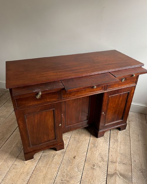 SMALL 19TH CENTURY MAHOGANY SIDEBOARD - ADDITIONAL PHOTO 3