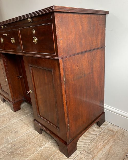 SMALL 19TH CENTURY MAHOGANY SIDEBOARD - ADDITIONAL PHOTO 5