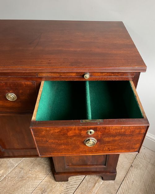 SMALL 19TH CENTURY MAHOGANY SIDEBOARD - ADDITIONAL PHOTO 8