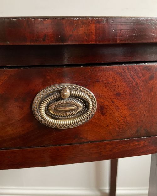 GEORGIAN MAHOGANY BOWFRONT SIDE TABLE - ADDITIONAL PHOTO 7