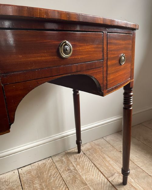 EARLY 19TH CENTURY MAHOGANY BOWFRONT DRESSING TABLE - ADDITIONAL PHOTO 4