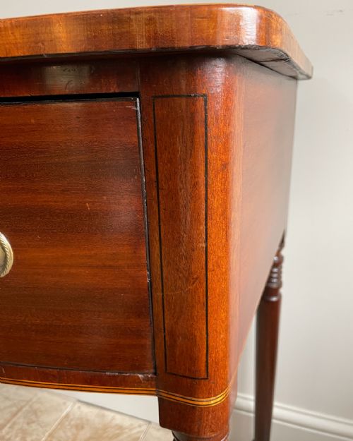 EARLY 19TH CENTURY MAHOGANY BOWFRONT DRESSING TABLE - ADDITIONAL PHOTO 6