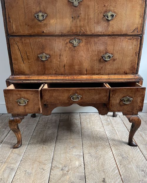 BEAUTIFUL GEORGE II WALNUT CHEST ON STAND - ADDITIONAL PHOTO 4